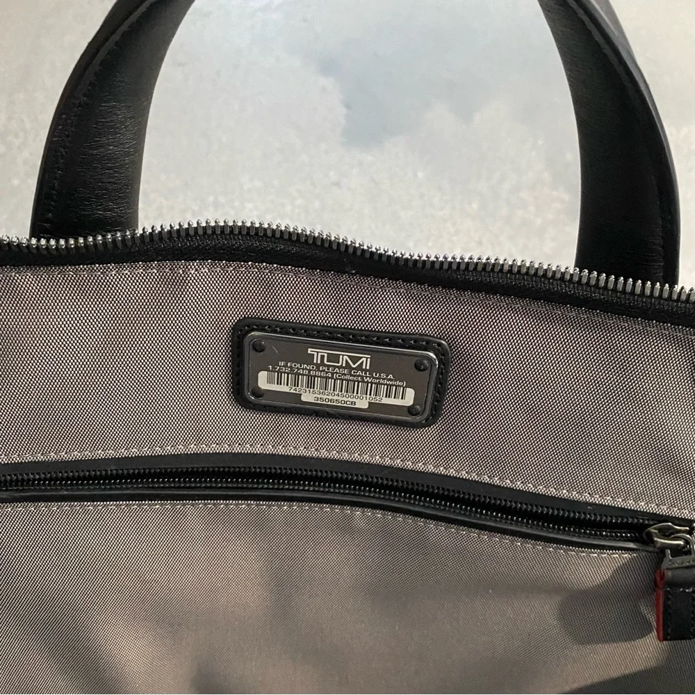 TUMI CFX CARBON FIBER BROMLEY PORTFOLIO BRIEF - CARBON BLACK 15”x12”